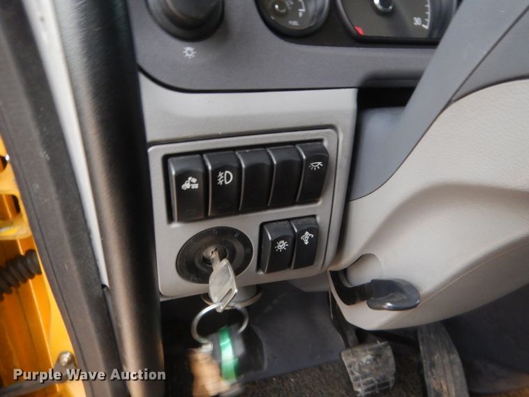 image for item HG9861 2017 Peterbilt 579  semi truck