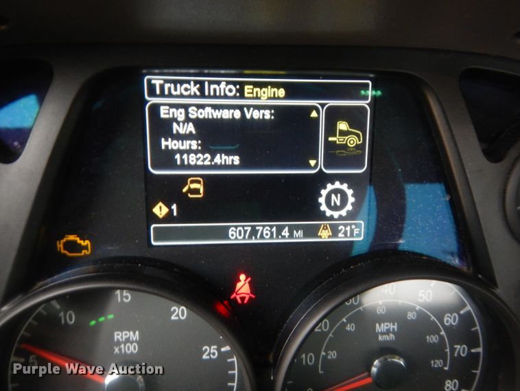 image for item HG9861 2017 Peterbilt 579  semi truck