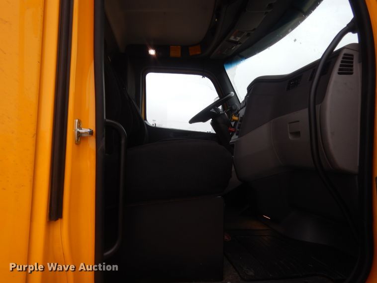 image for item HG9861 2017 Peterbilt 579  semi truck