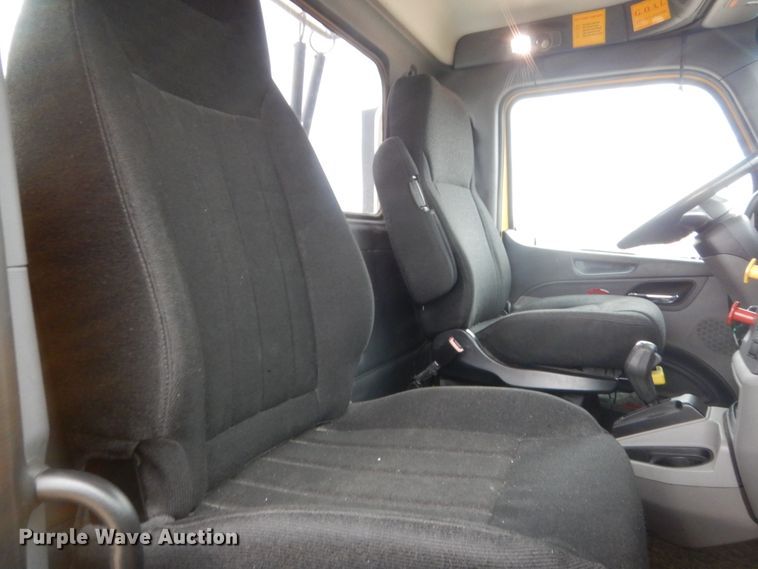 image for item HG9861 2017 Peterbilt 579  semi truck