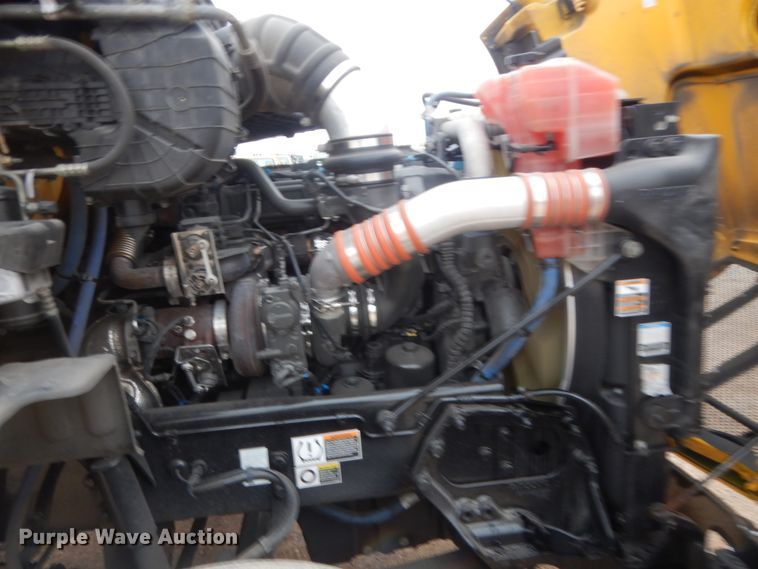 image for item HG9861 2017 Peterbilt 579  semi truck