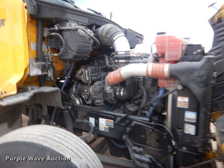 image for item HG9861 2017 Peterbilt 579  semi truck