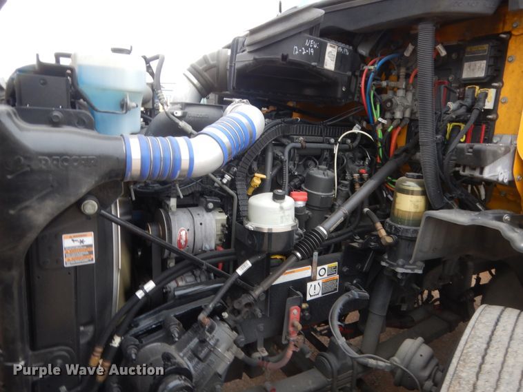 image for item HG9861 2017 Peterbilt 579  semi truck