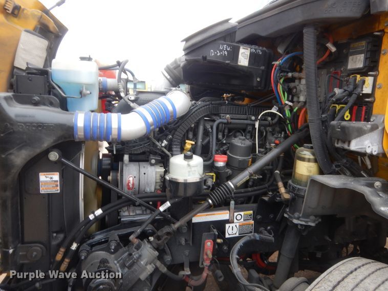 image for item HG9861 2017 Peterbilt 579  semi truck