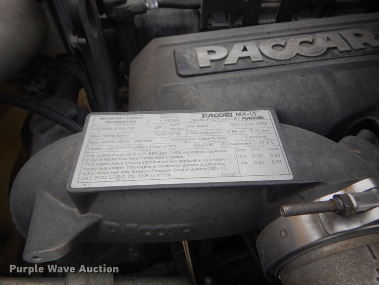 image for item HG9861 2017 Peterbilt 579  semi truck