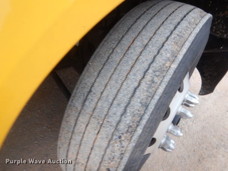 image for item HG9861 2017 Peterbilt 579  semi truck