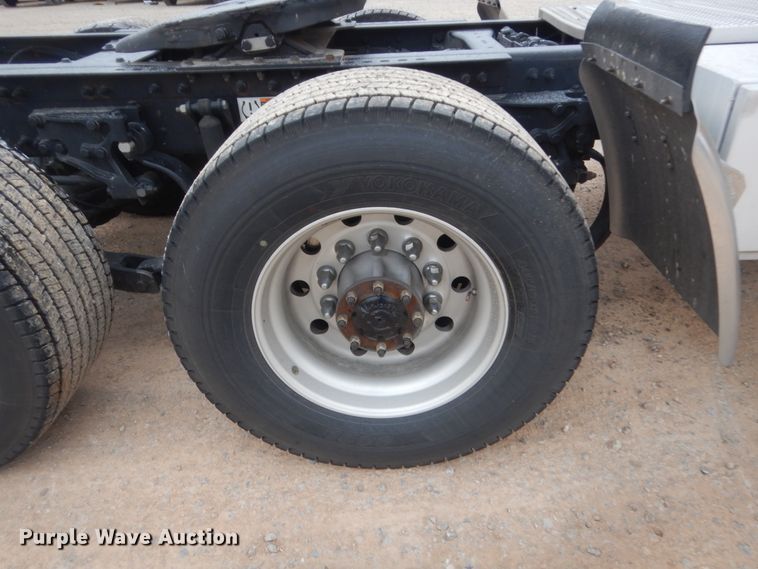 image for item HG9861 2017 Peterbilt 579  semi truck