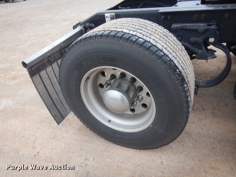 image for item HG9861 2017 Peterbilt 579  semi truck