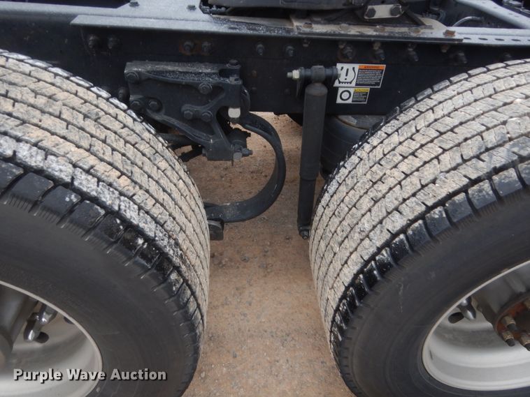 image for item HG9861 2017 Peterbilt 579  semi truck