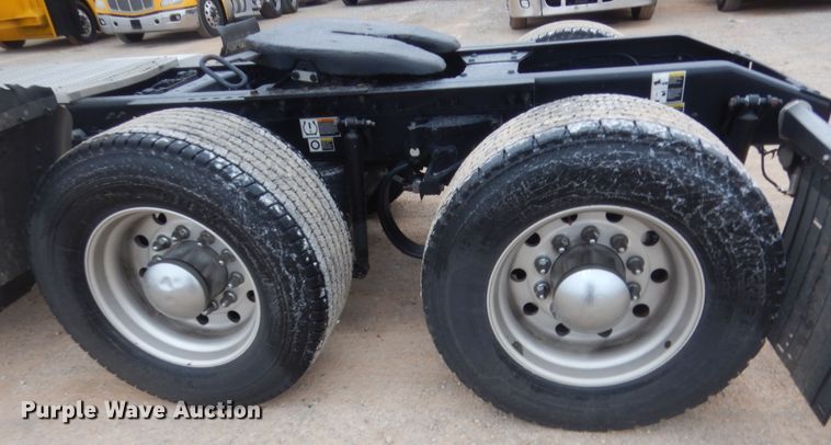 image for item HG9861 2017 Peterbilt 579  semi truck