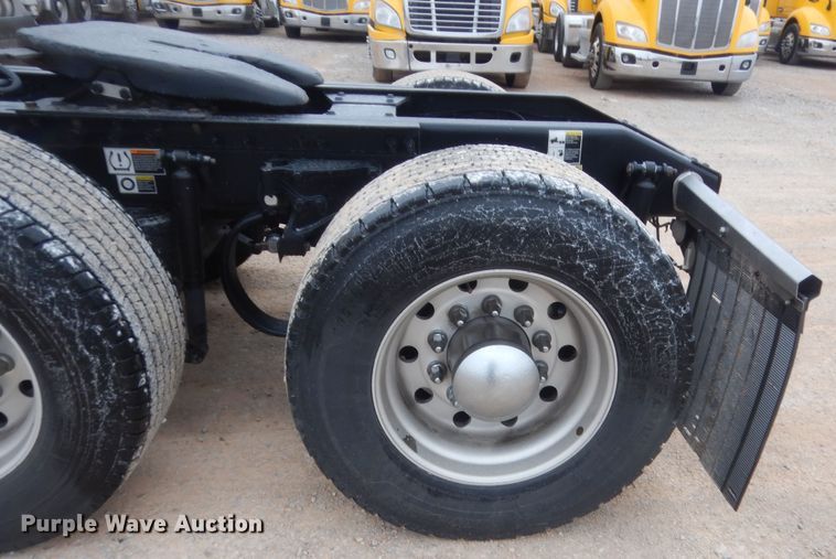 image for item HG9861 2017 Peterbilt 579  semi truck