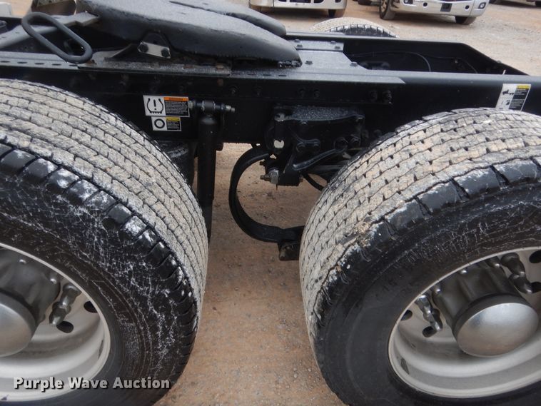 image for item HG9861 2017 Peterbilt 579  semi truck