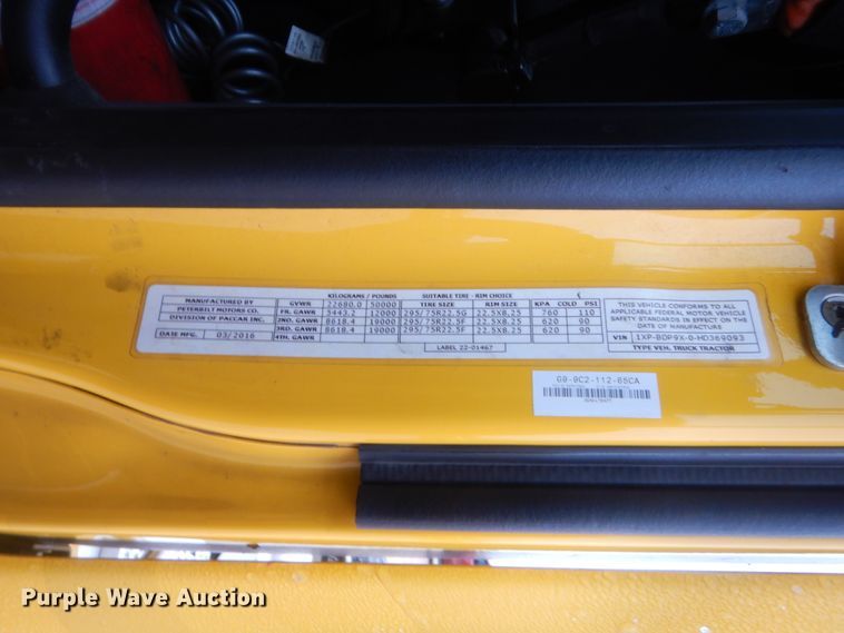 image for item HG9861 2017 Peterbilt 579  semi truck