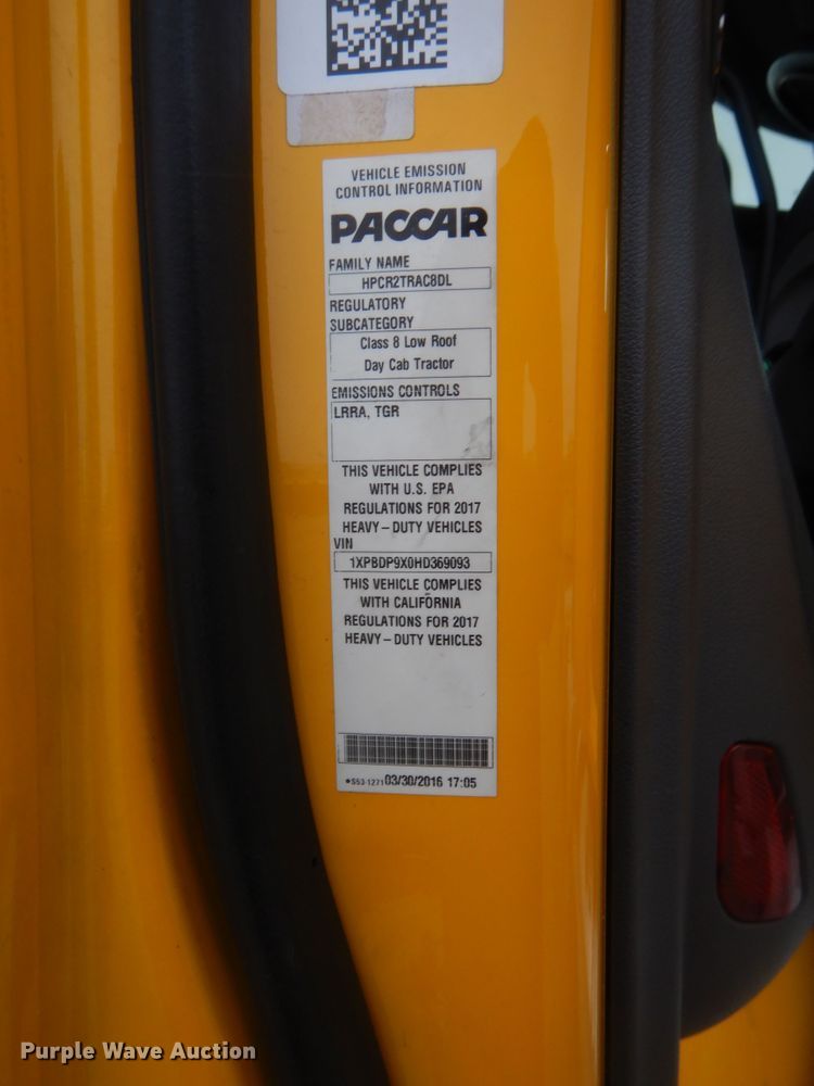 image for item HG9861 2017 Peterbilt 579  semi truck