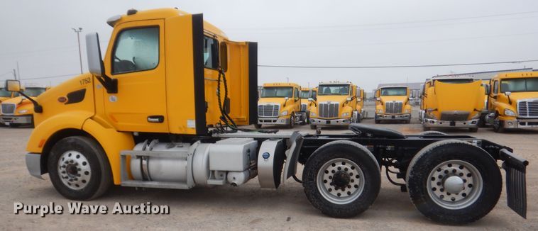image for item HG9862 2017 Peterbilt 579  semi truck