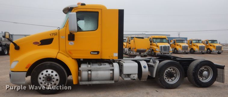 image for item HG9862 2017 Peterbilt 579  semi truck