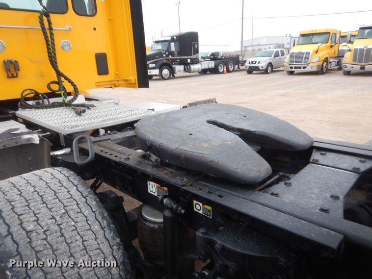 image for item HG9862 2017 Peterbilt 579  semi truck