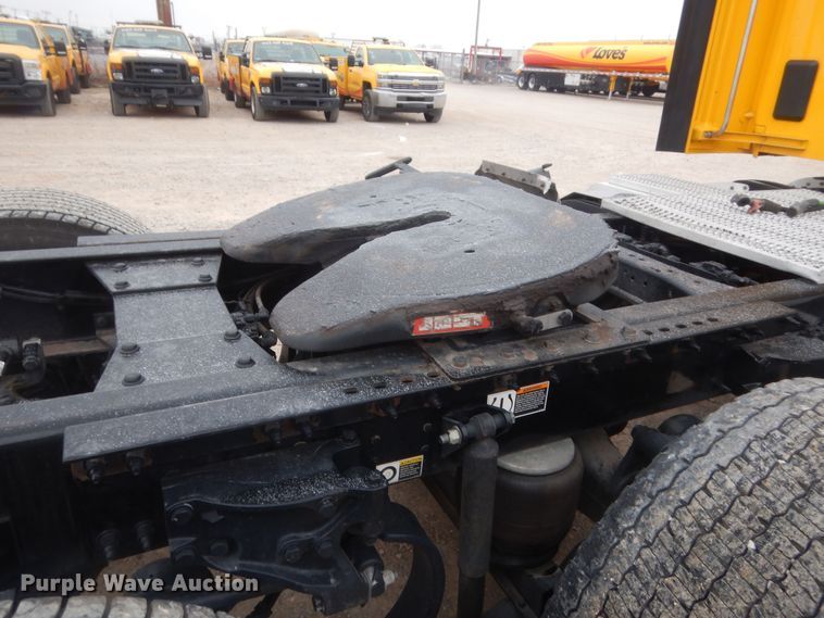 image for item HG9862 2017 Peterbilt 579  semi truck