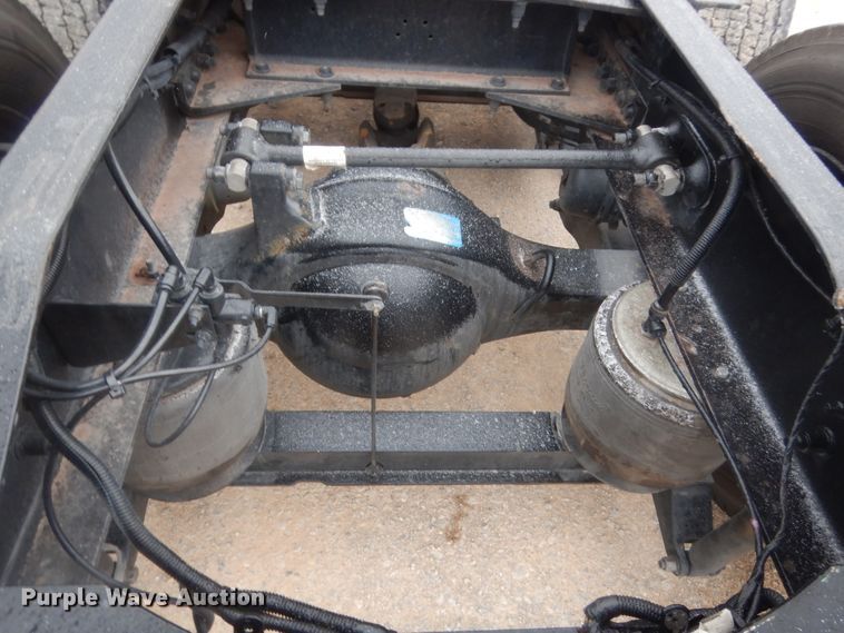 image for item HG9862 2017 Peterbilt 579  semi truck