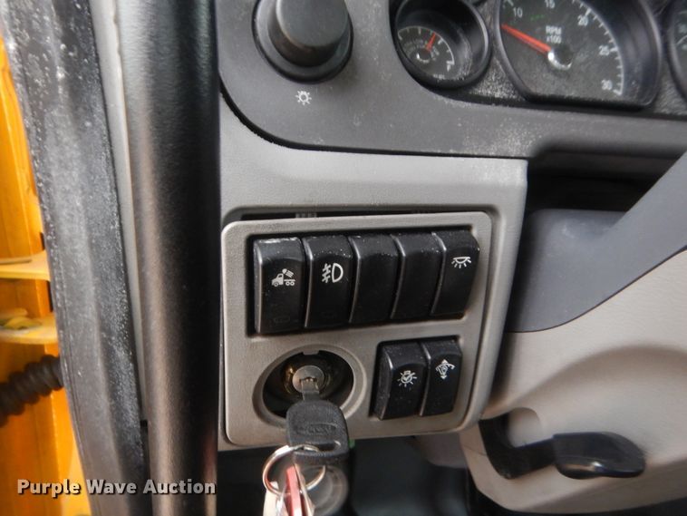 image for item HG9862 2017 Peterbilt 579  semi truck