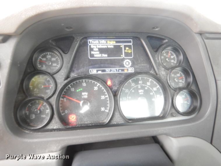 image for item HG9862 2017 Peterbilt 579  semi truck