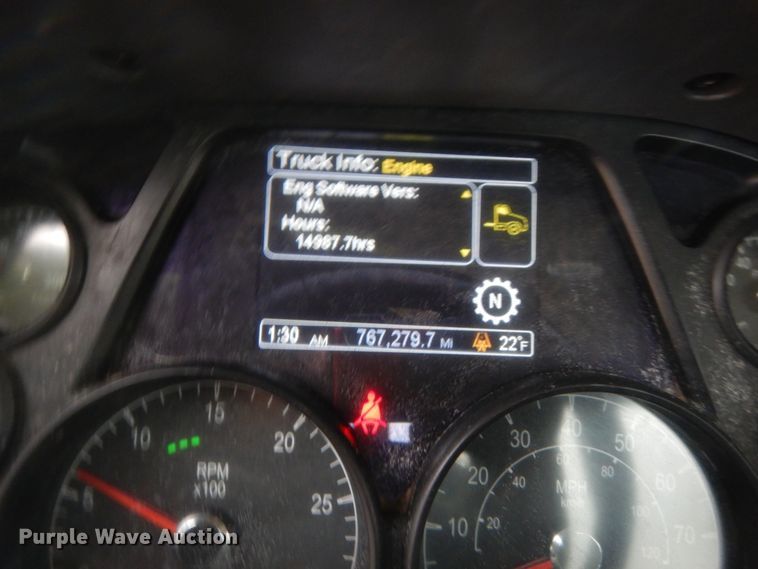 image for item HG9862 2017 Peterbilt 579  semi truck