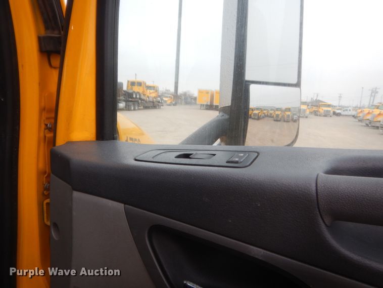 image for item HG9862 2017 Peterbilt 579  semi truck