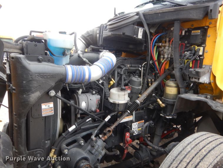 image for item HG9862 2017 Peterbilt 579  semi truck