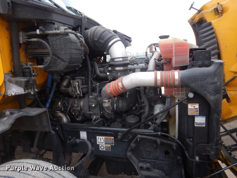 image for item HG9862 2017 Peterbilt 579  semi truck