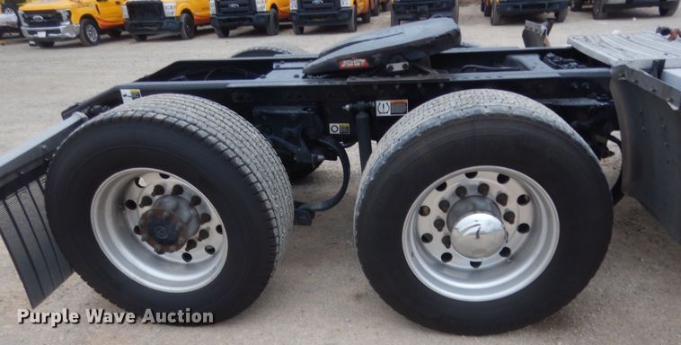 image for item HG9862 2017 Peterbilt 579  semi truck