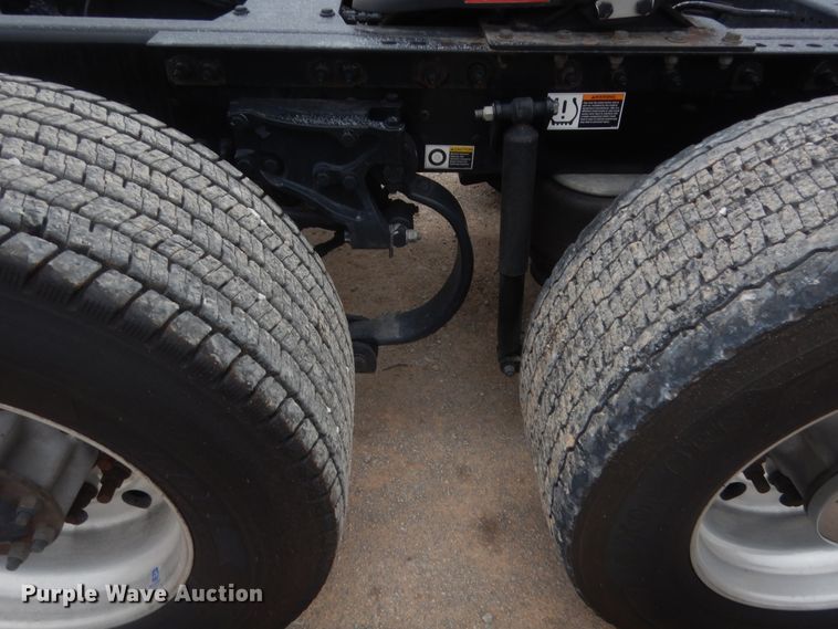 image for item HG9862 2017 Peterbilt 579  semi truck