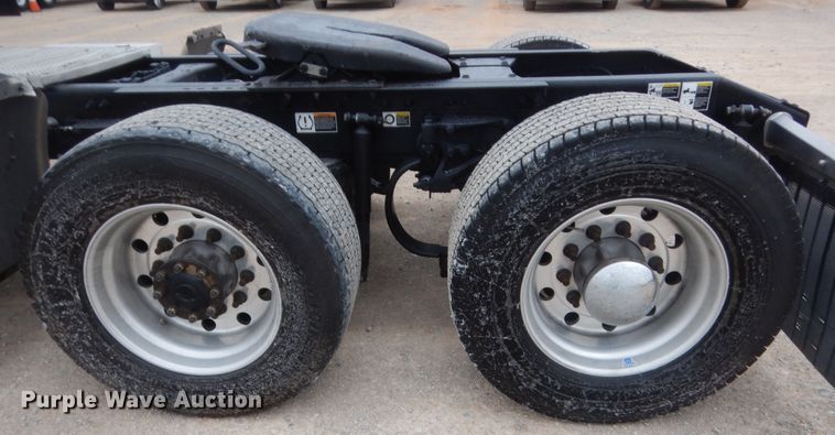 image for item HG9862 2017 Peterbilt 579  semi truck