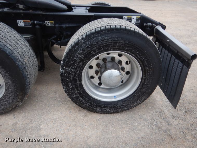 image for item HG9862 2017 Peterbilt 579  semi truck