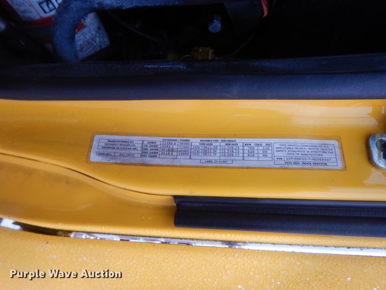 image for item HG9862 2017 Peterbilt 579  semi truck