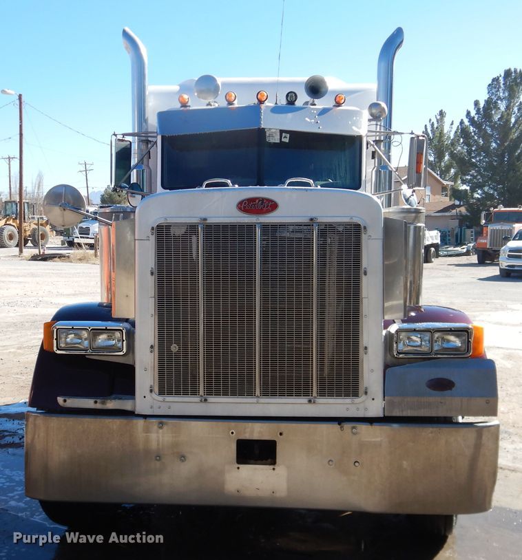 image for item HI9018 1989 Peterbilt 379  semi truck