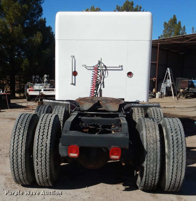 image for item HI9018 1989 Peterbilt 379  semi truck