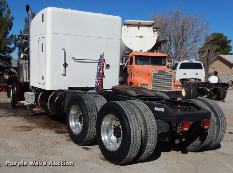 image for item HI9018 1989 Peterbilt 379  semi truck