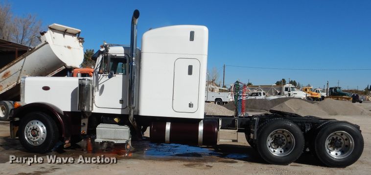image for item HI9018 1989 Peterbilt 379  semi truck