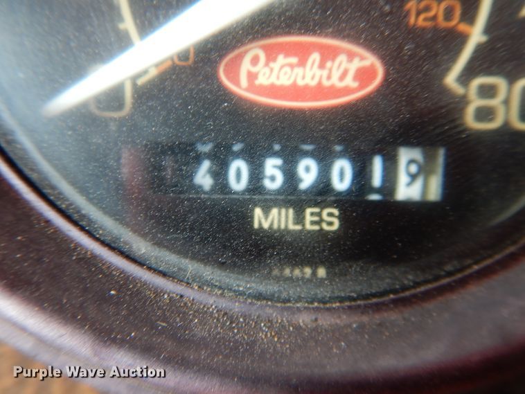 image for item HI9018 1989 Peterbilt 379  semi truck