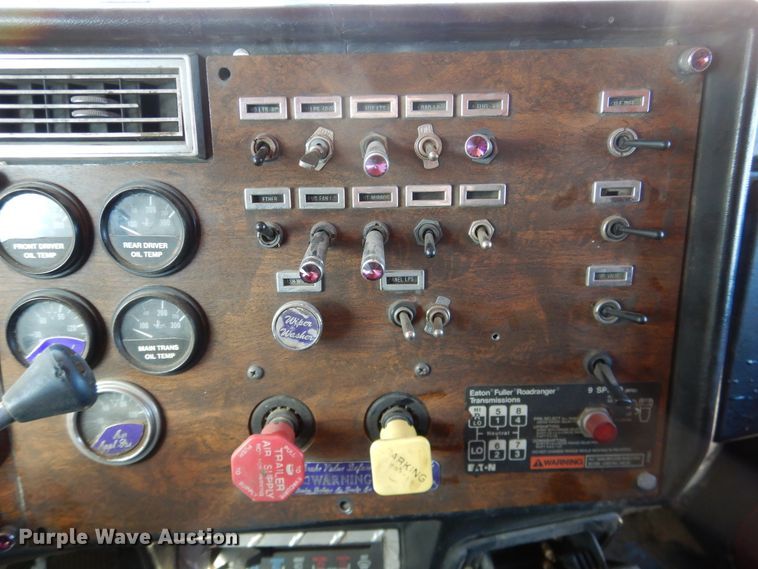 image for item HI9018 1989 Peterbilt 379  semi truck