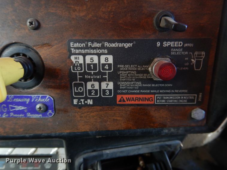 image for item HI9018 1989 Peterbilt 379  semi truck