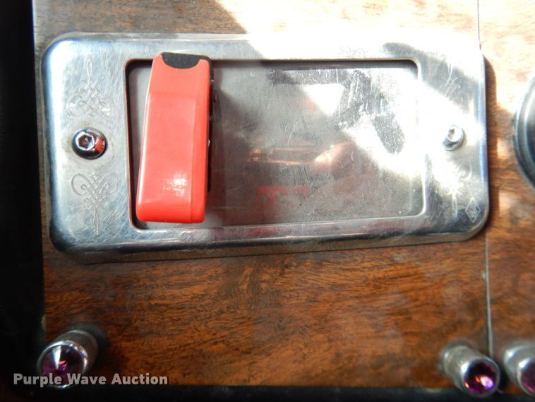 image for item HI9018 1989 Peterbilt 379  semi truck