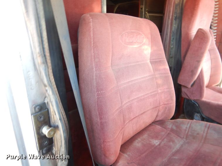 image for item HI9018 1989 Peterbilt 379  semi truck