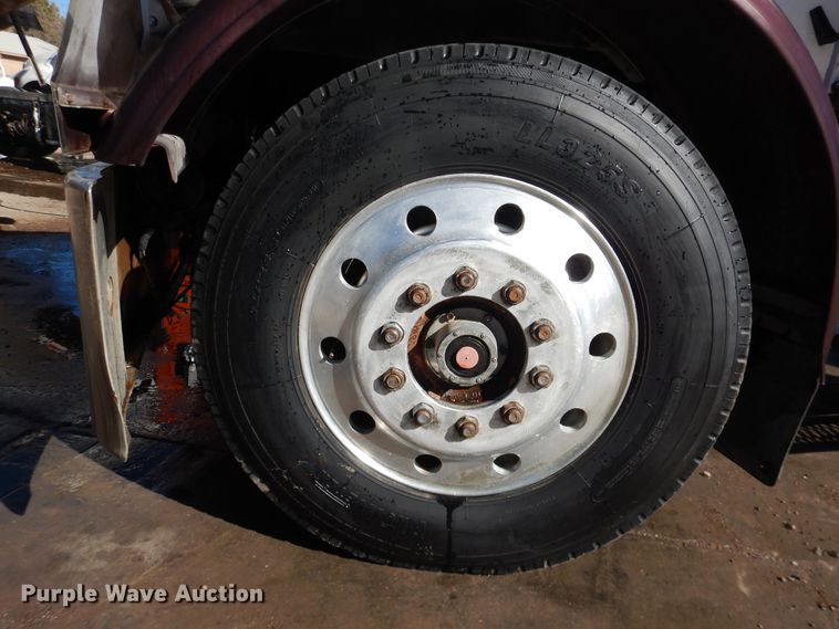 image for item HI9018 1989 Peterbilt 379  semi truck