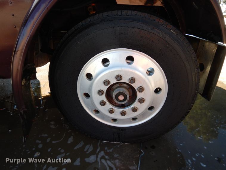 image for item HI9018 1989 Peterbilt 379  semi truck