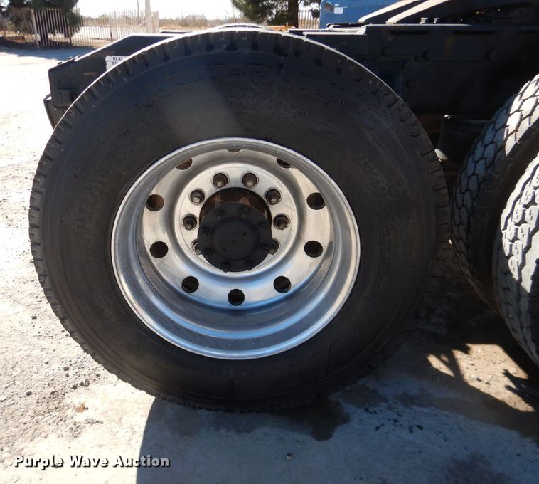 image for item HI9018 1989 Peterbilt 379  semi truck