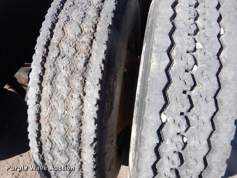 image for item HI9018 1989 Peterbilt 379  semi truck