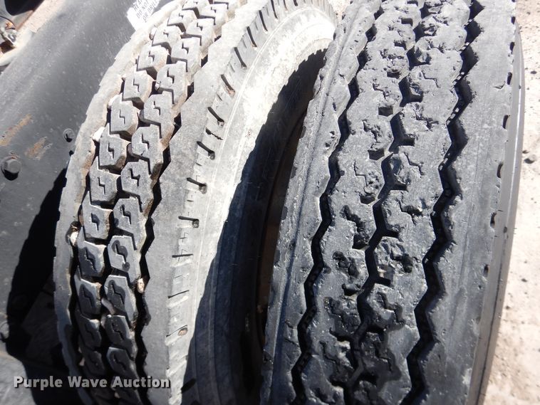 image for item HI9018 1989 Peterbilt 379  semi truck