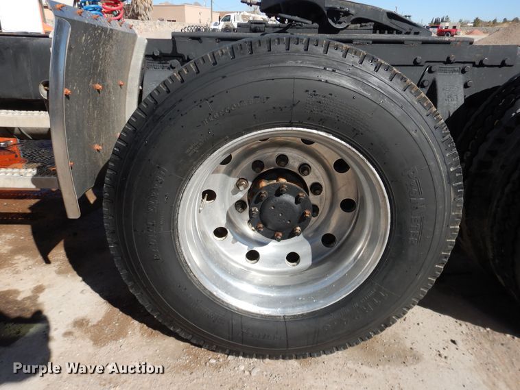 image for item HI9018 1989 Peterbilt 379  semi truck