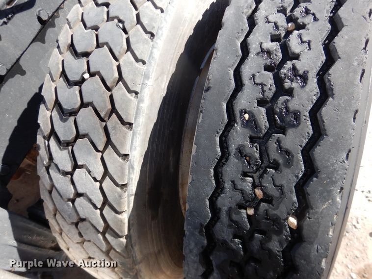 image for item HI9018 1989 Peterbilt 379  semi truck